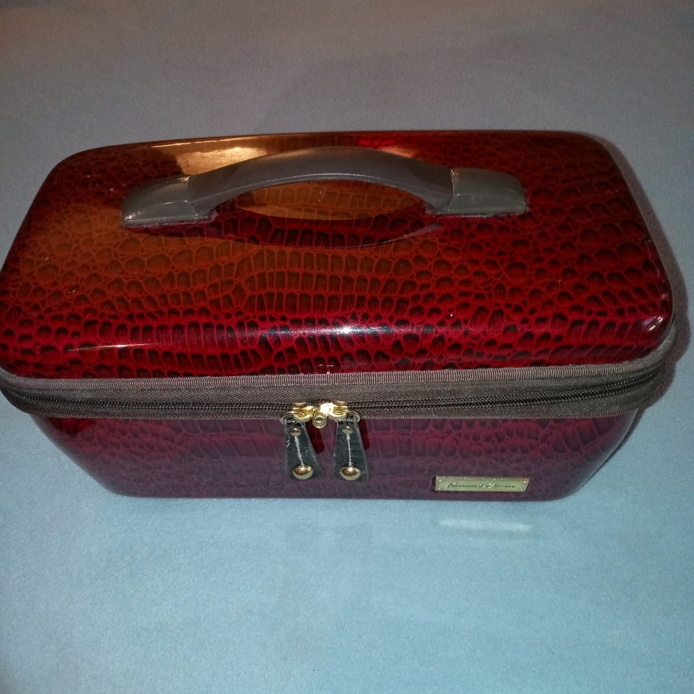 TRAIN CASE